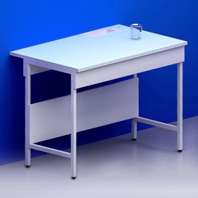 Paillasse humide simple piètement A plateau verre + rive avec bénitier à droite