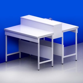 Paillasse centrale dosseret tablette piètement A plateau grés + rive