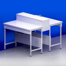 Paillasse centrale dosseret tablette piètement A plateau stratifié compact 6 mm + rive